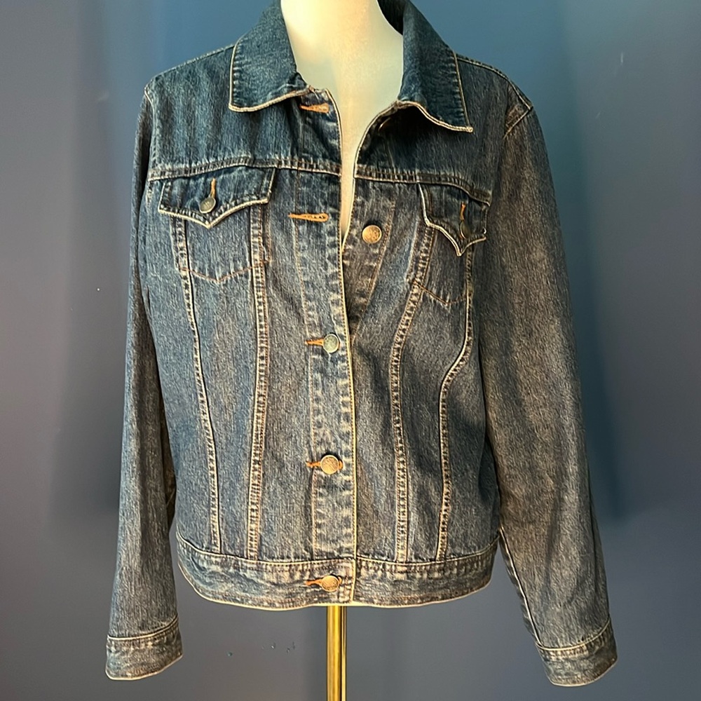 Sonoma- western cut women jean jacket, sz M, silver buttons, back yoke, 4 pocket